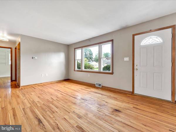 12 RICHARD AVE, Middletown, PA 17057