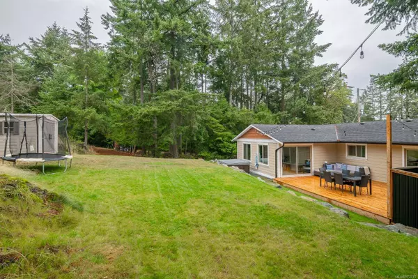 325 Jade Ave, Nanaimo, BC V9T 2R9