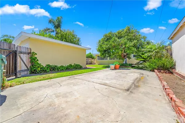 112 Huntington ST, Huntington Beach, CA 92648