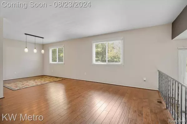 1411 DEERHURST, Rochester Hills, MI 48307