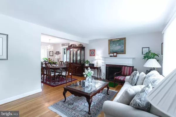 5323 LITTLE FALLS RD, Arlington, VA 22207