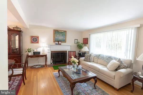 5323 LITTLE FALLS RD, Arlington, VA 22207