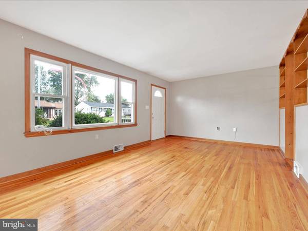 12 RICHARD AVE, Middletown, PA 17057