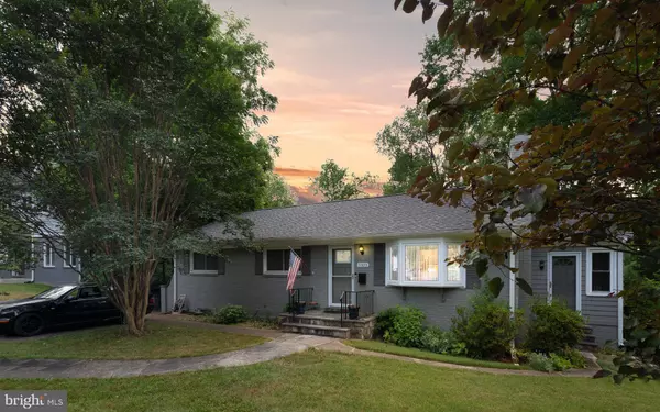 5323 LITTLE FALLS RD, Arlington, VA 22207