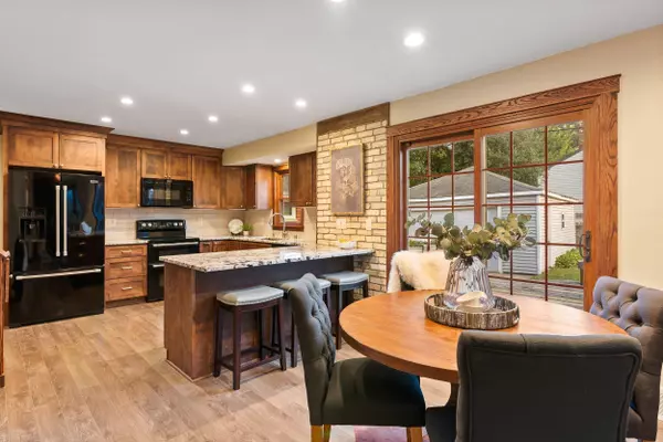 8637 Glencoe, Wauwatosa, WI 53226