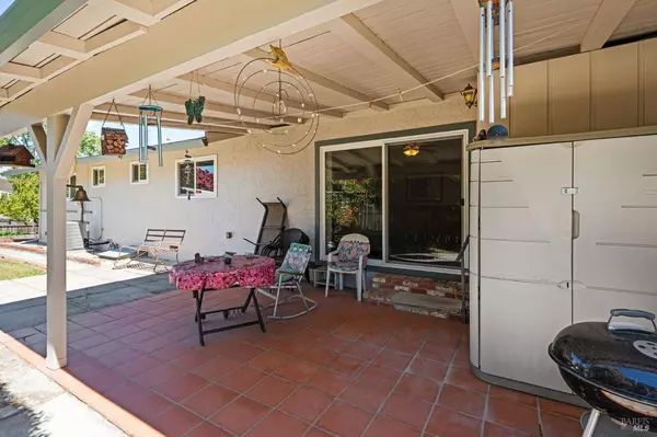 1492 Despina DR, Ukiah, CA 95482