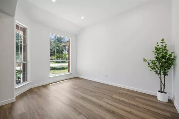 345 Cedar Crest Drive, Justin, TX 76247