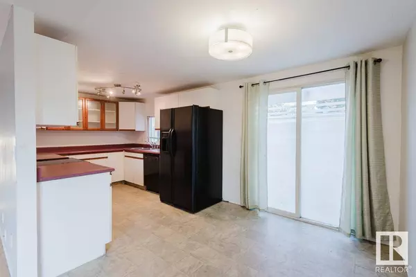 36 Rim RD NW, Edmonton, AB T6P 1C2