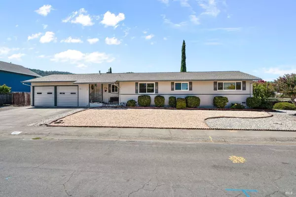 1492 Despina DR, Ukiah, CA 95482