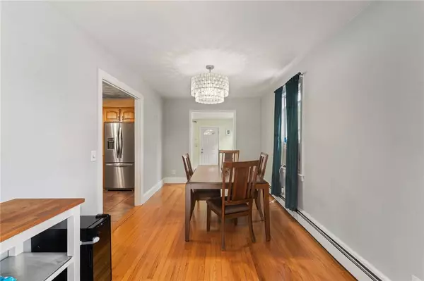 8 Turcone ST, North Providence, RI 02911