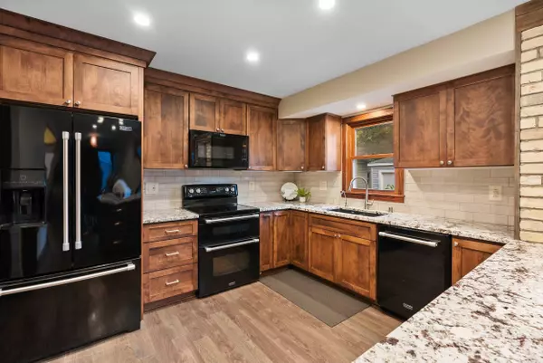 8637 Glencoe, Wauwatosa, WI 53226