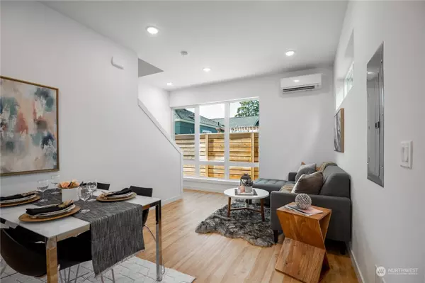 9228 21st AVE SW #B, Seattle, WA 98106