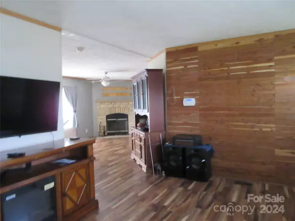 2313 Arrowwood DR, Hickory, NC 28601