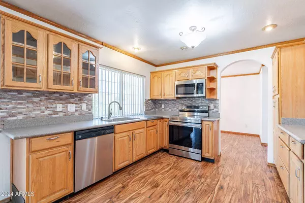 3002 W SHANGRI LA Road, Phoenix, AZ 85029