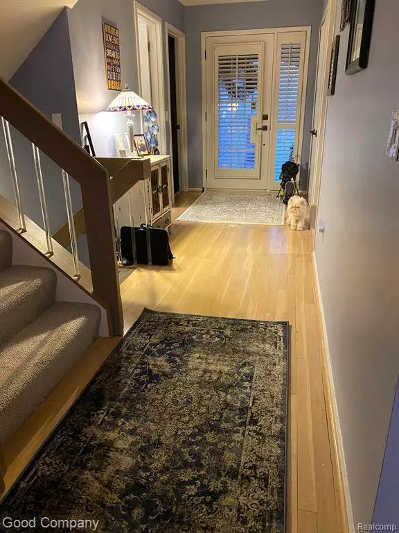 30375 OAKVIEW Way, Bingham Farms, MI 48025