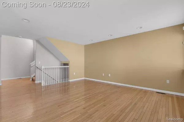 24521 PINE VILLAGE Boulevard, Oak Park, MI 48237