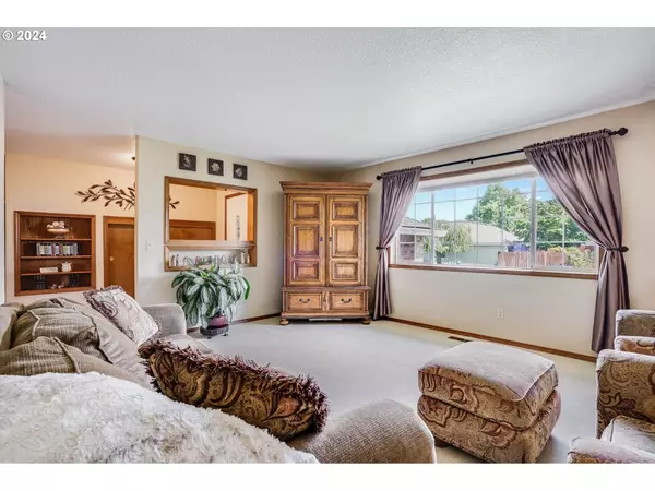 1580 NE LAURELWOOD CIR, Canby, OR 97013