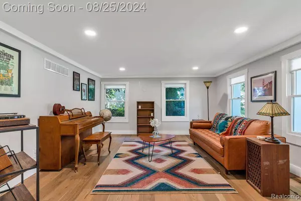 214 OAKLAND Street, Milford, MI 48381