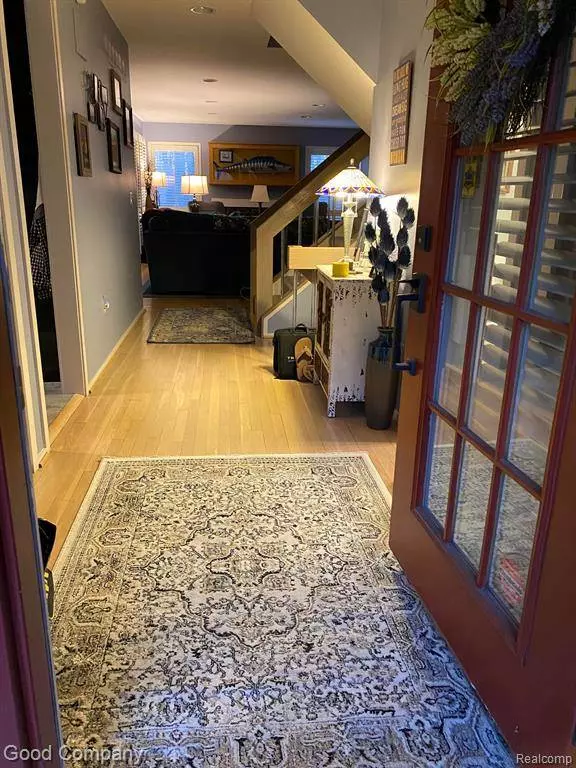 30375 OAKVIEW Way, Bingham Farms, MI 48025