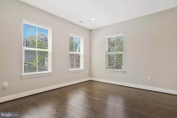 1717 13TH RD S, Arlington, VA 22204