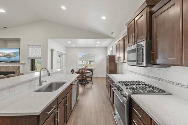 3277 Cheltenham WAY, Medford, OR 97504