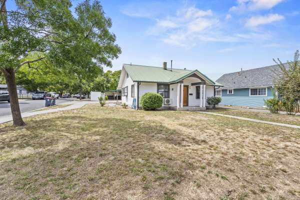 324 Peach ST, Medford, OR 97501