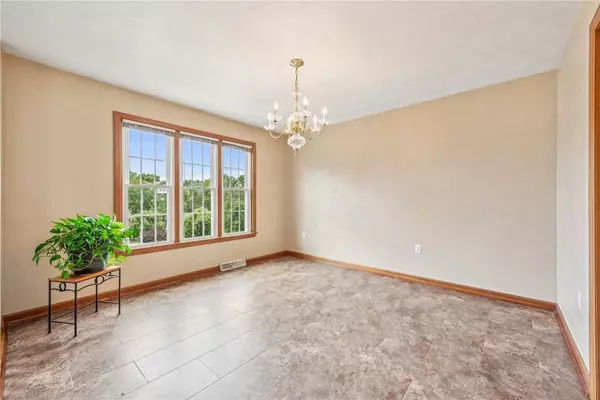 28 Meadowridge Rd, Harrison City, PA 15636