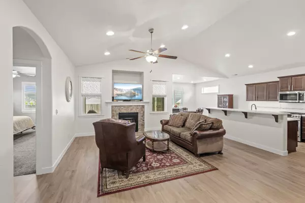 3277 Cheltenham WAY, Medford, OR 97504