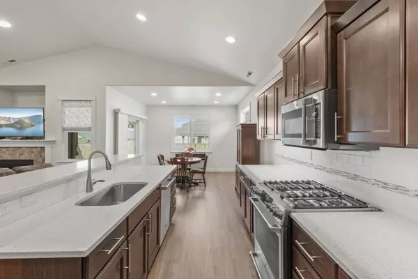 3277 Cheltenham WAY, Medford, OR 97504