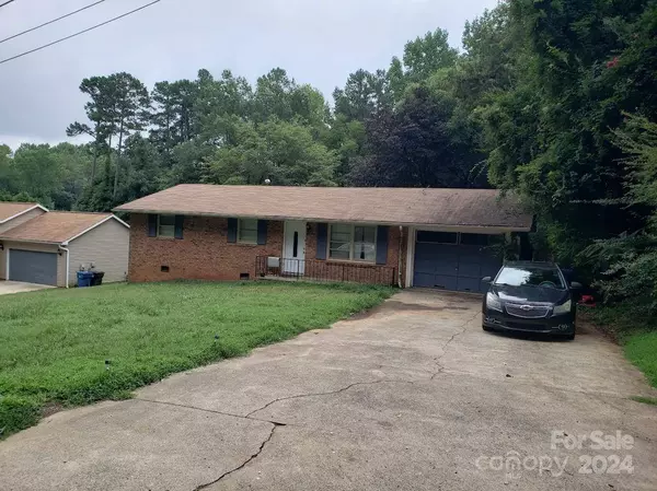 2280 9th AVE DR NE, Hickory, NC 28601