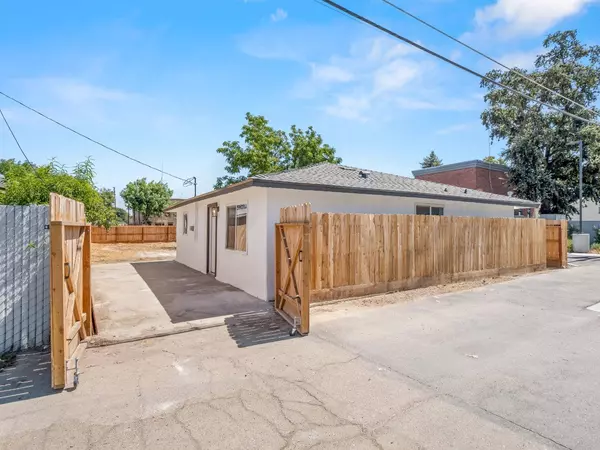 122 S 6th Street, Fowler, CA 93625