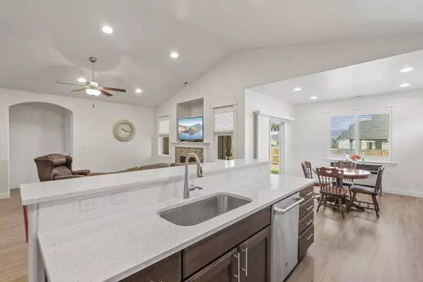 3277 Cheltenham WAY, Medford, OR 97504