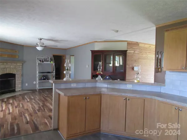 2313 Arrowwood DR, Hickory, NC 28601