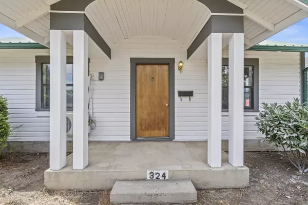 324 Peach ST, Medford, OR 97501