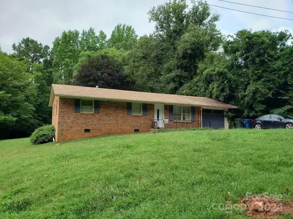 2280 9th AVE DR NE, Hickory, NC 28601