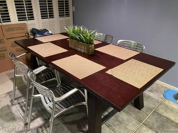 30375 OAKVIEW Way, Bingham Farms, MI 48025