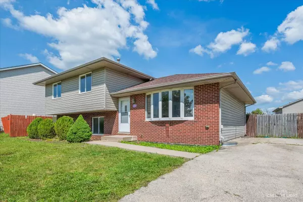 7015 Monmouth DR, Joliet, IL 60431