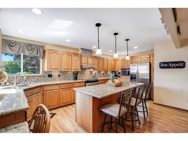 1580 NE LAURELWOOD CIR, Canby, OR 97013