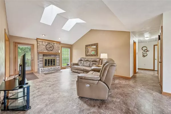 28 Meadowridge Rd, Harrison City, PA 15636