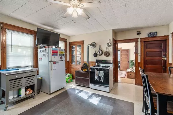 10 Stowell Ave, Worcester, MA 01606