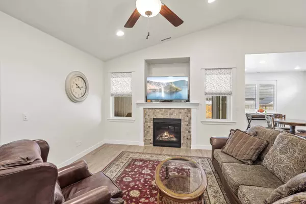 3277 Cheltenham WAY, Medford, OR 97504