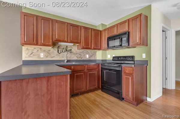 24521 PINE VILLAGE Boulevard, Oak Park, MI 48237