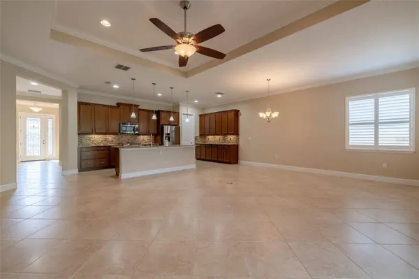 1647 VICTORIA GARDENS DR, Deland, FL 32724