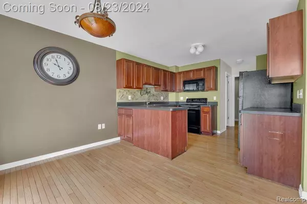 24521 PINE VILLAGE Boulevard, Oak Park, MI 48237