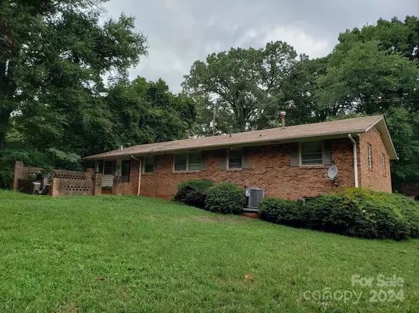 2280 9th AVE DR NE, Hickory, NC 28601