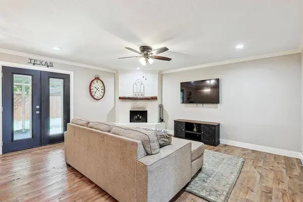 5833 Denise Drive, Haltom City, TX 76148