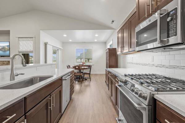 3277 Cheltenham WAY, Medford, OR 97504