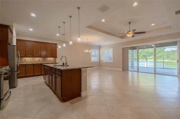 1647 VICTORIA GARDENS DR, Deland, FL 32724