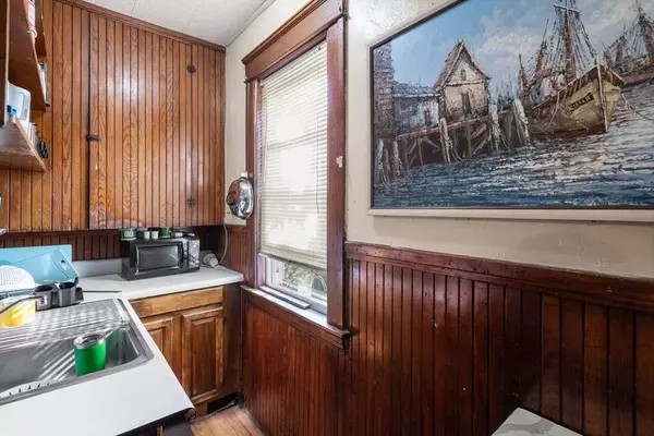 10 Stowell Ave, Worcester, MA 01606