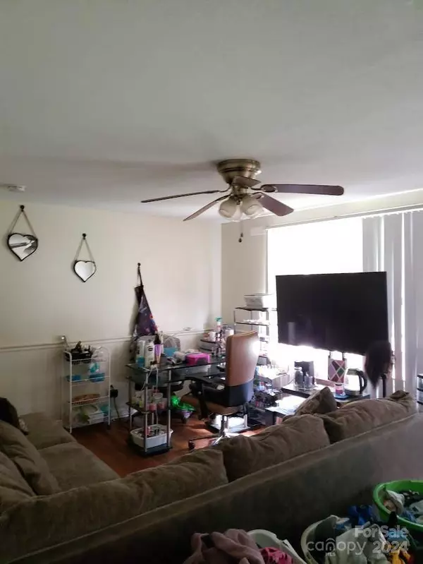 2280 9th AVE DR NE, Hickory, NC 28601